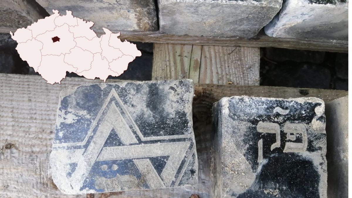 Václavské náměstí vydalo stovky dlažebních kostek z židovských náhrobků